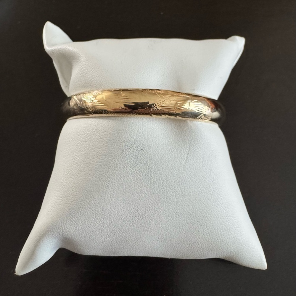 14K Yellow Gold Vintage Hammered Bangle Bracelet 7.5 etched diamond cut